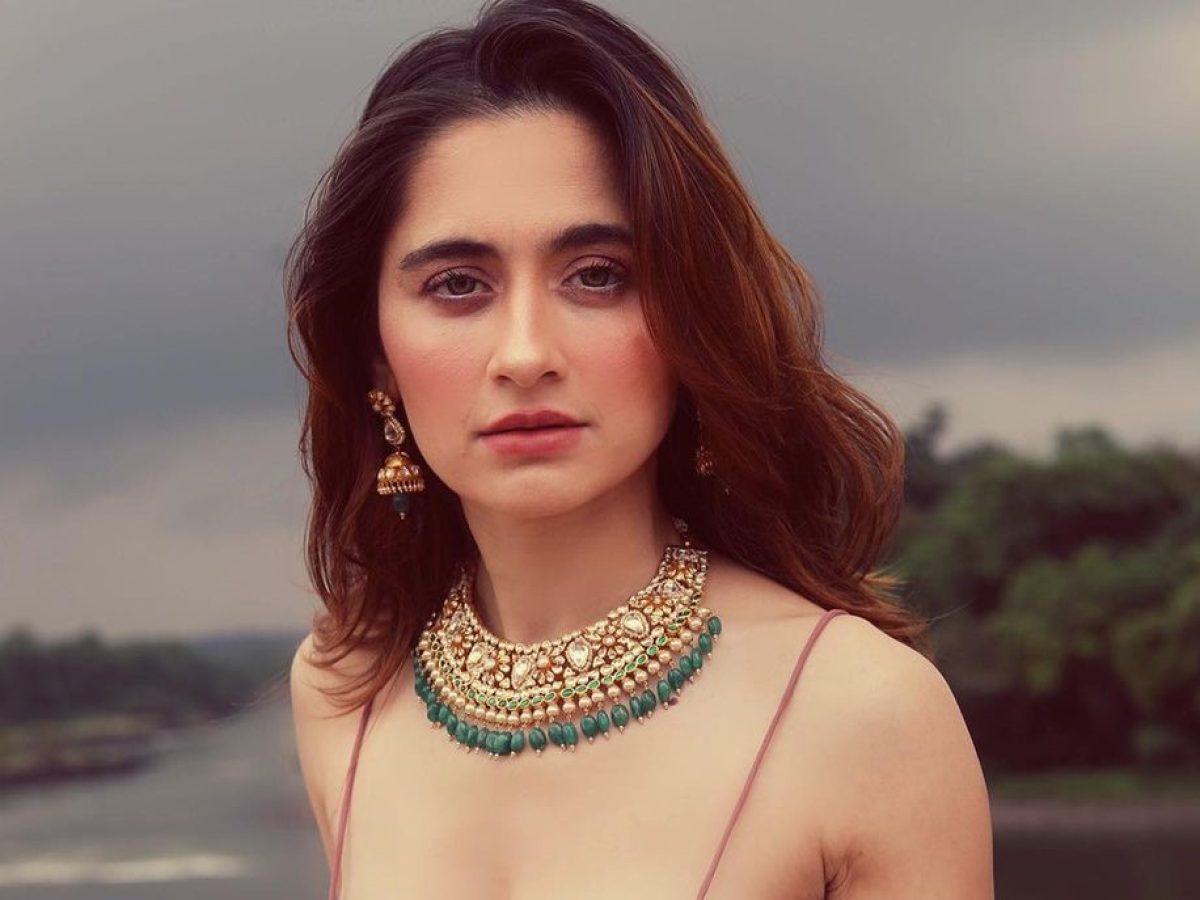 Sanjeeda sheikh crossed all limits of boldness showed her bralette look by turning on the camera pictures went viral
