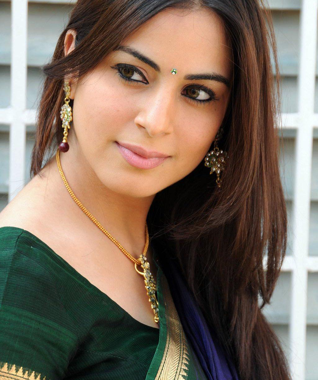 Shraddha arya photos pictures wallpapers
