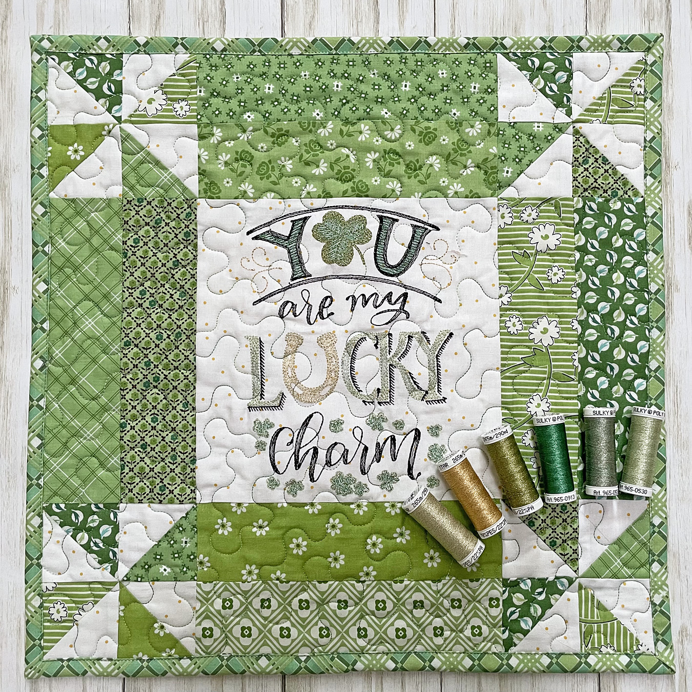 Mini quilt for st patricks day with machine embroidery