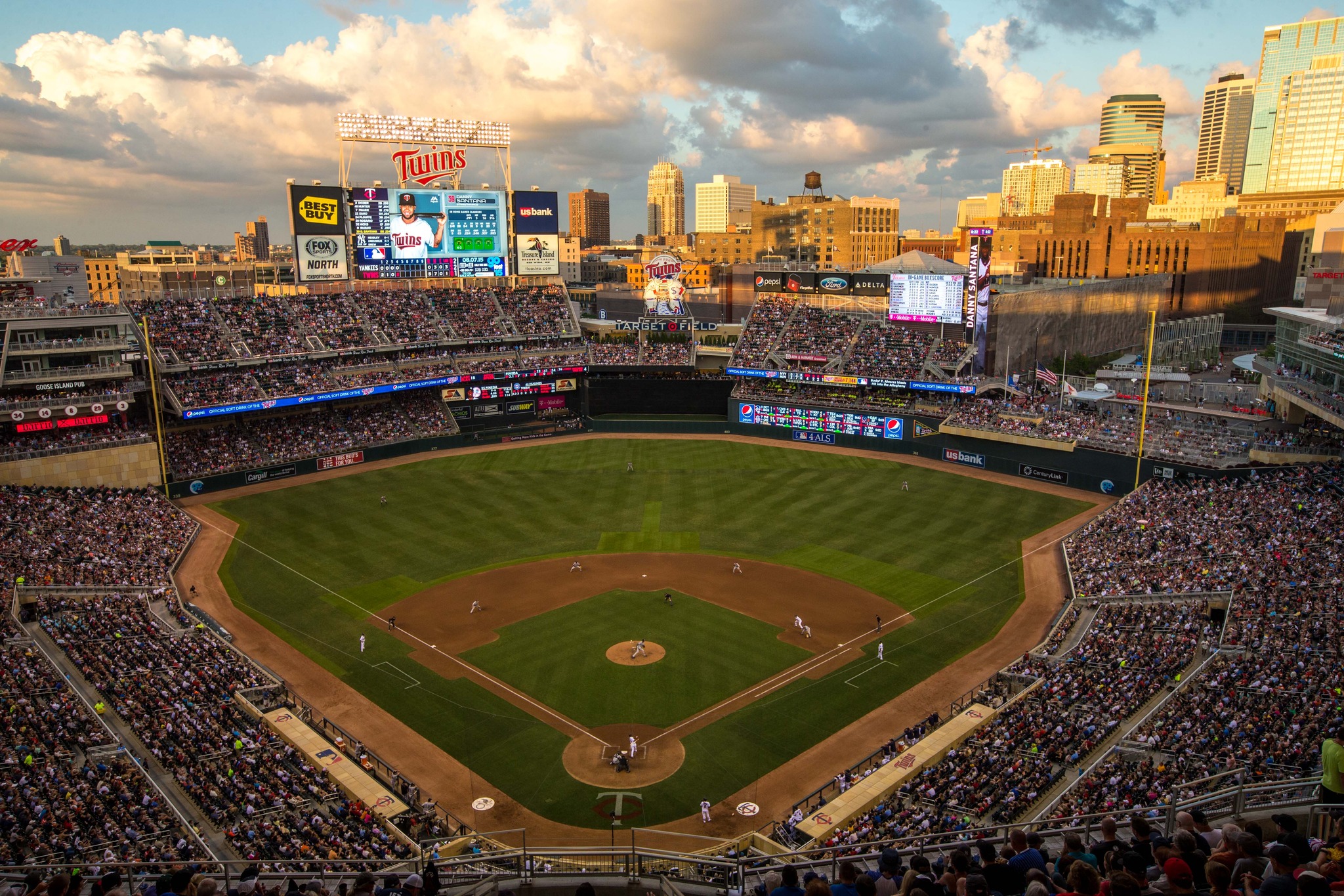 Target field events on in honor of the first day of spring here is one of our favorite ballpark photos isnt she a beauty ð httpstcojertonspt