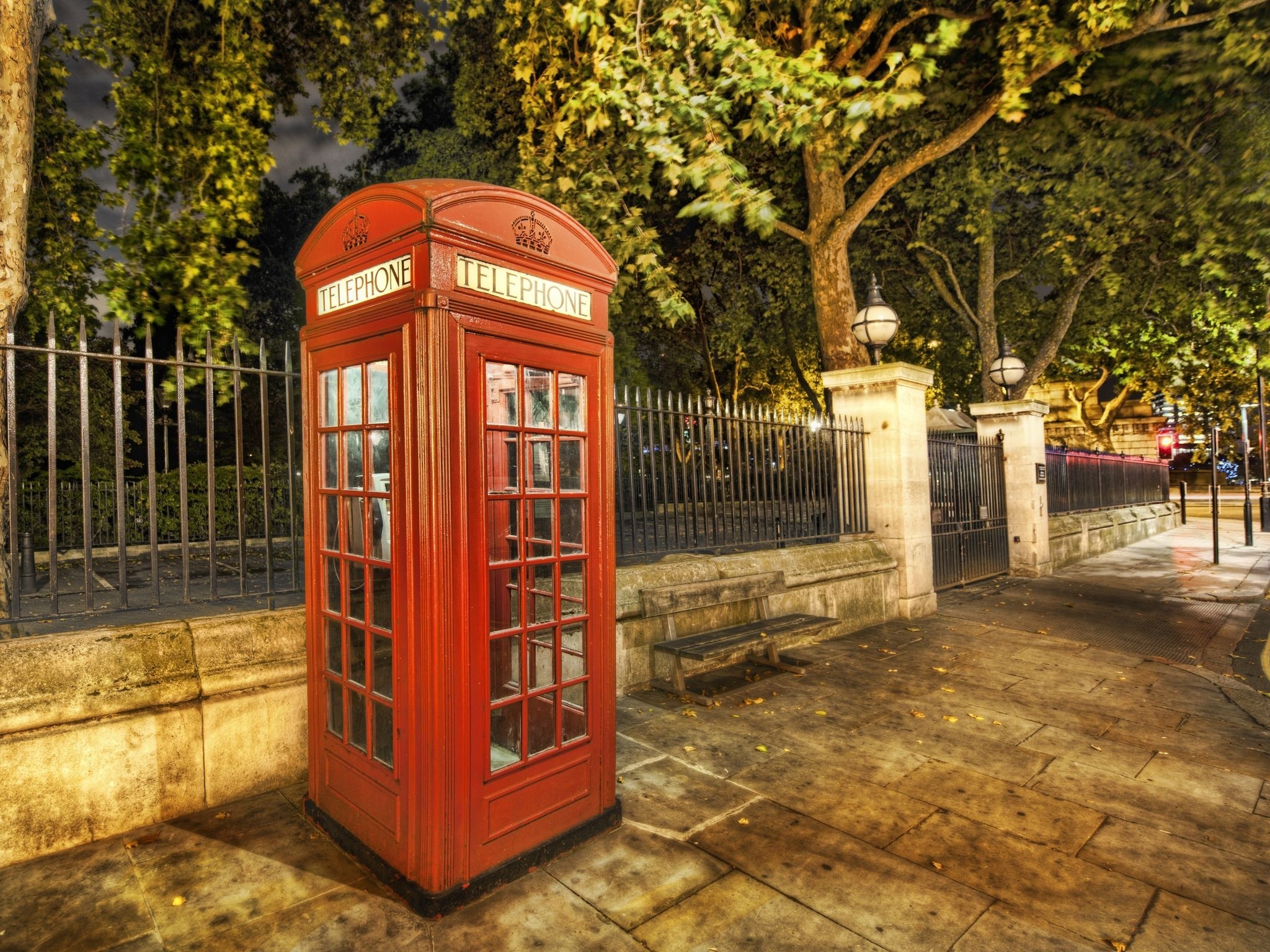 Wallpaper london city street phone booth