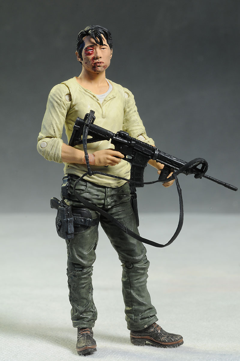 Review and photos of walking dead glenn maggie action figures from mcfarlane