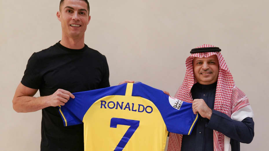 Cristiano ronaldo signs with saudi arabian club al nassr for reported record