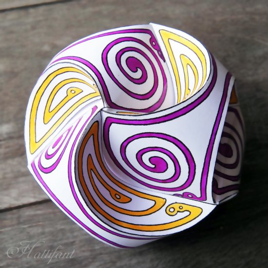 Triskele paper globes â paper balls