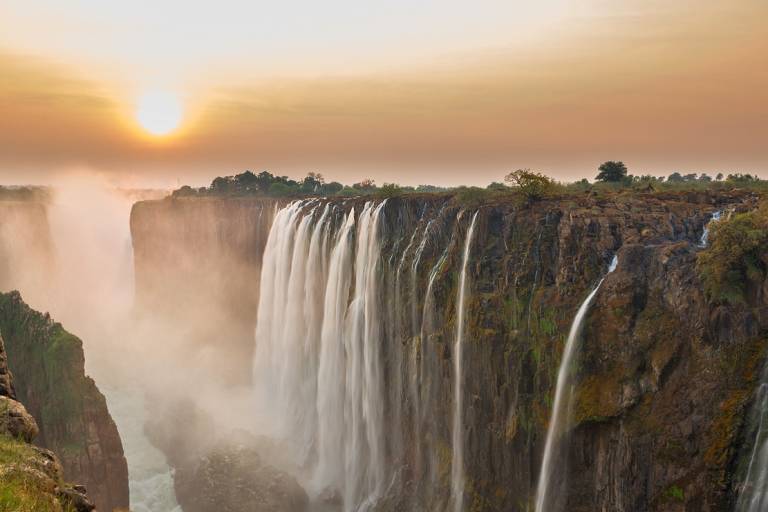 Discover the victoria falls and its many attractions enchanting travels