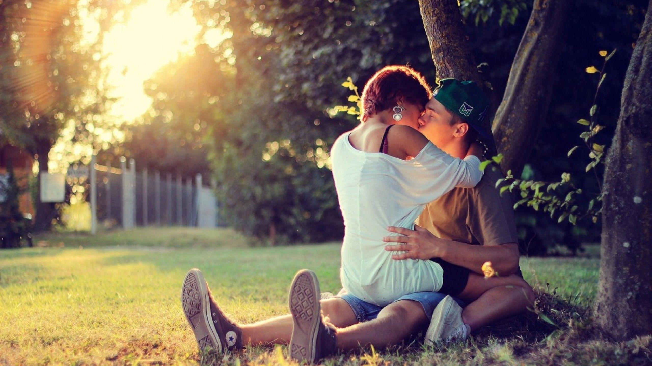 Kissing couple wallpapers