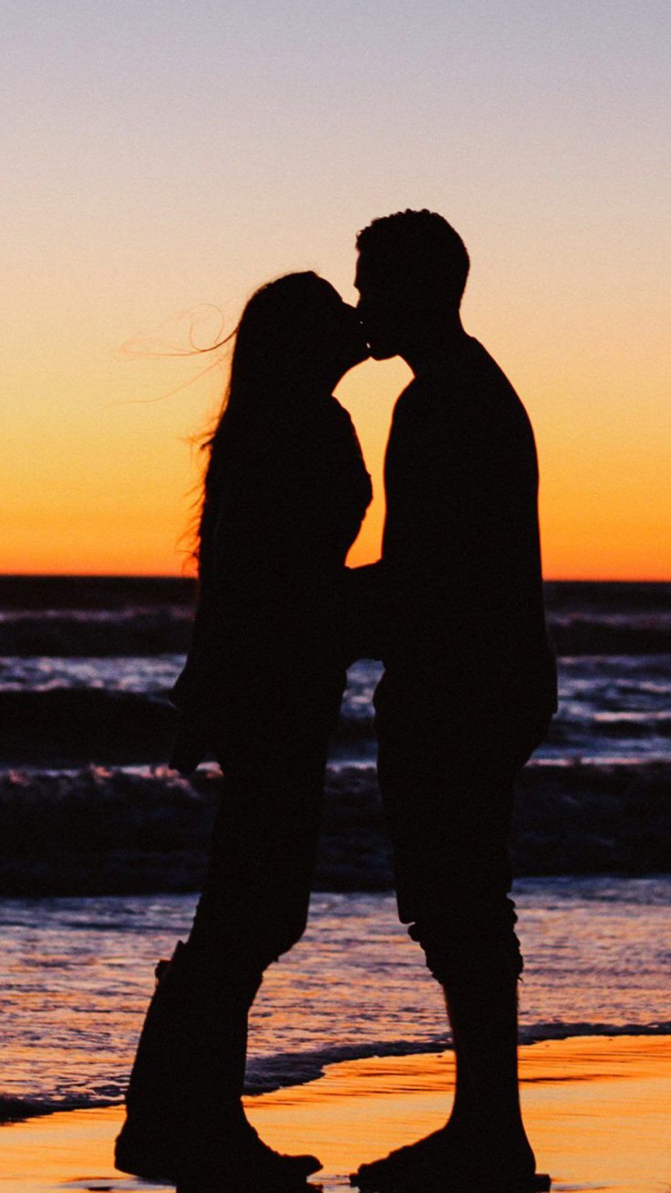 Couple lovers kissing beach sunset k ultra hd mobile wallpaper couple beach couples romantic couple images