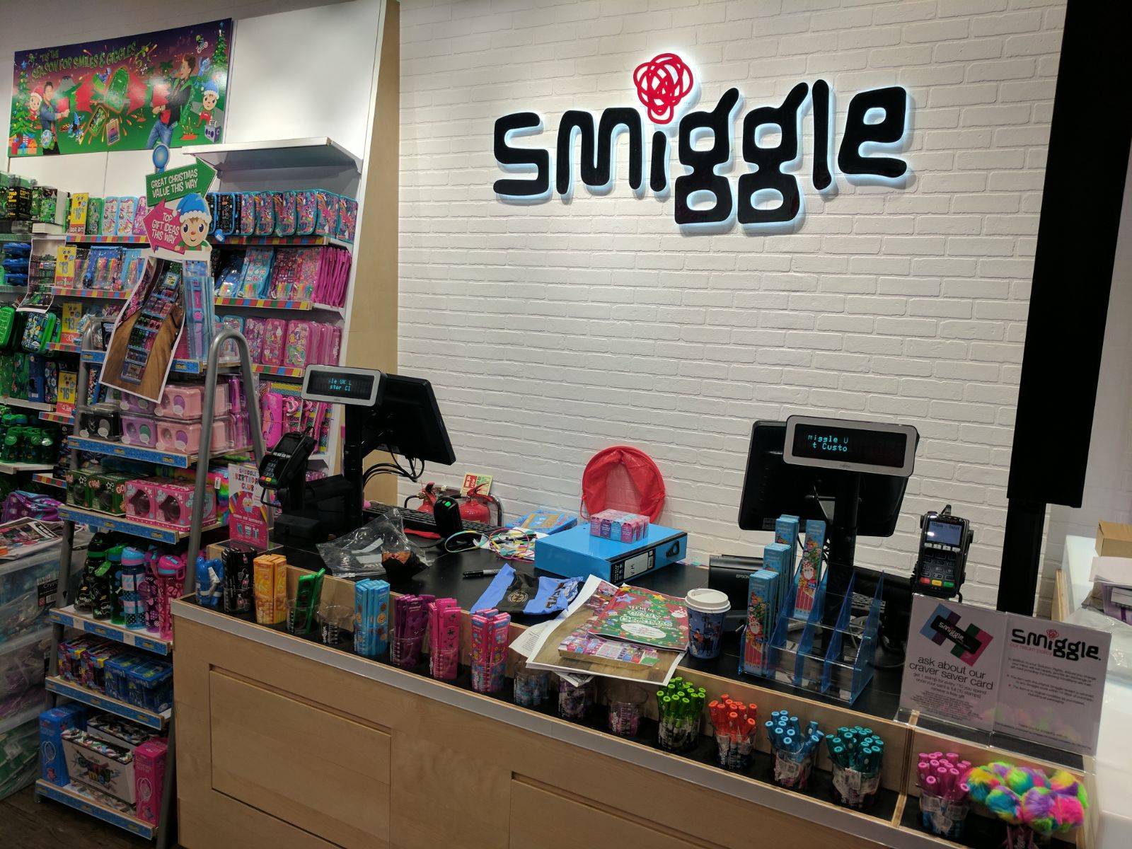 Prolight design on the new smiggle store in hounslow is now open and its looking fab smiggle lightingdesign whereasmilemeetsagiggle httpstcogngsntv