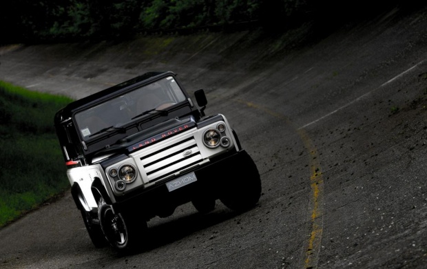 2010 Land Rover Defender (click to view)