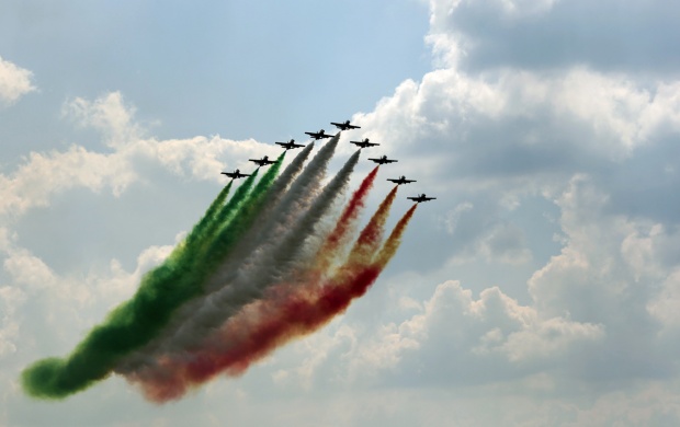 Aircraft Indian Flag Smoke (click to view)