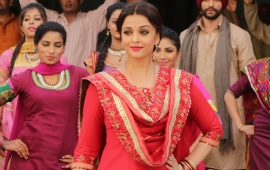 Aishwarya Rai Sarbjit Looks Red Salwar Kameez
