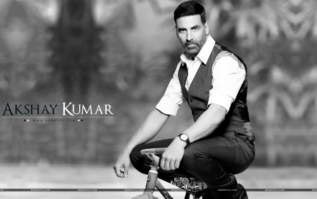 Akshay Kumar On Bicycle (click to view)