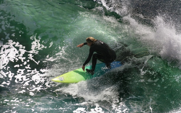 Amazing surfing (click to view)