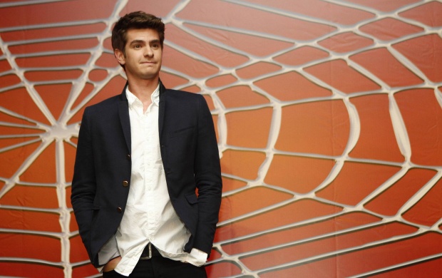 Andrew Garfield Poses In Cancun (click to view)