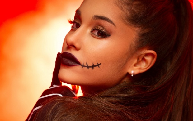 Ariana Grande Look (click to view)