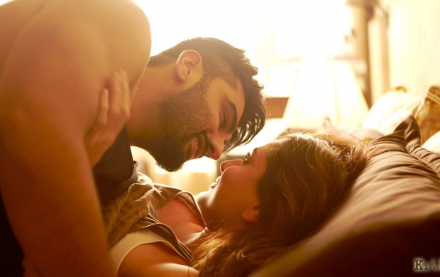 Arjun Kapoor Kareena Kapoor Khan Romance In Ki And Ka (click to view)