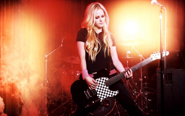 Avril Lavigne with Guitar (click to view)