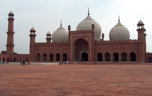 Badshahi Mosque (click to view)