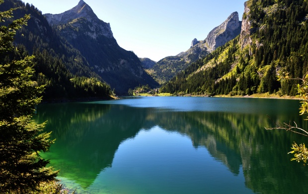 Beautiful Green Mountain (click to view)