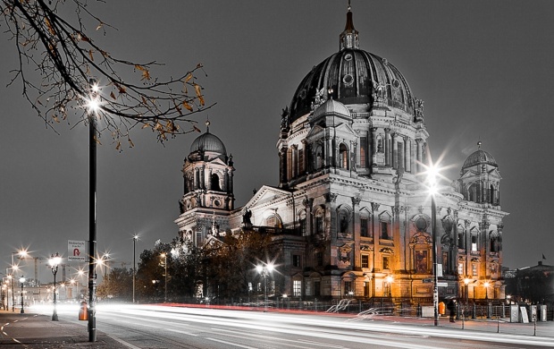 Berlin Night Life (click to view)