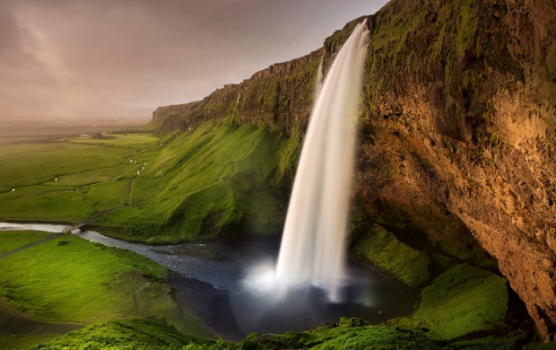 Big Cliff Waterfall (click to view)