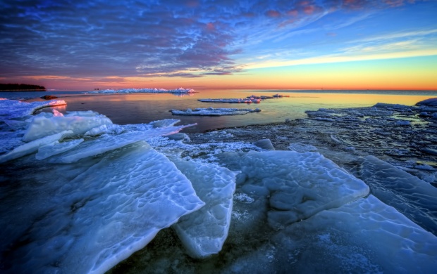 Big Ice Blocks on the Water (click to view)