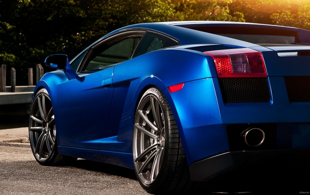 Blue Lamborghini (click to view)