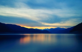 Blue Mountains Lake Sunset