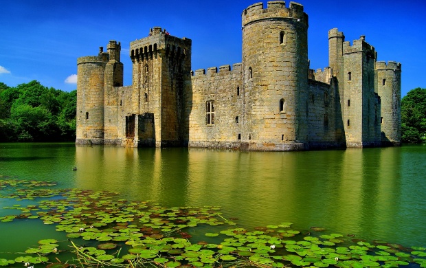 Bodiam Castle with Green Lake