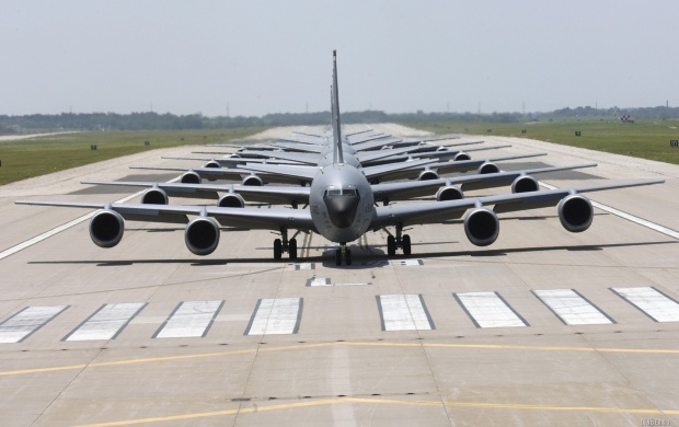 Boeing KC-135 Stratotanker (click to view)