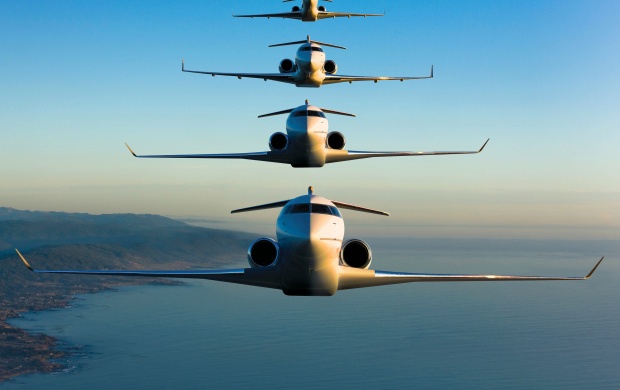 Bombardier Global 8000 (click to view)