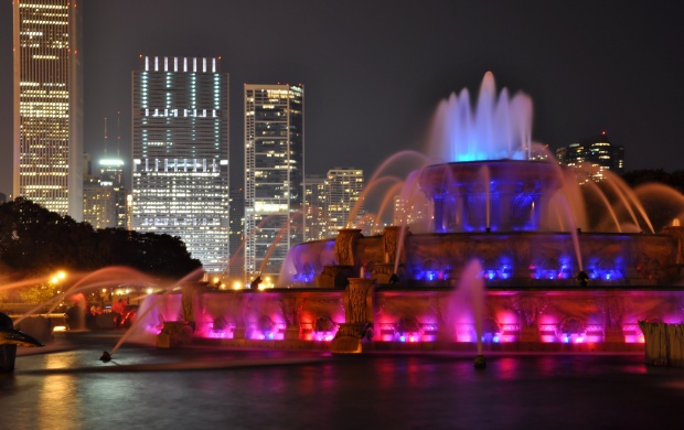 Buckingham Fountain In Blue And Magenta