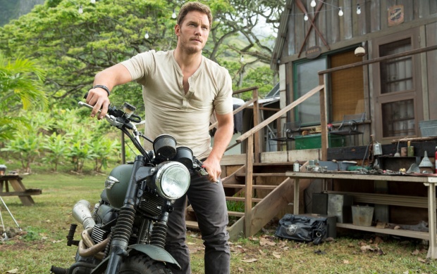 Chris Pratt In Jurassic World 2015