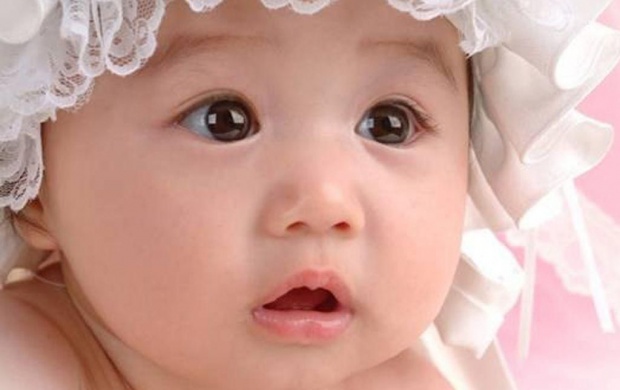 Cute baby wierd looking (click to view)
