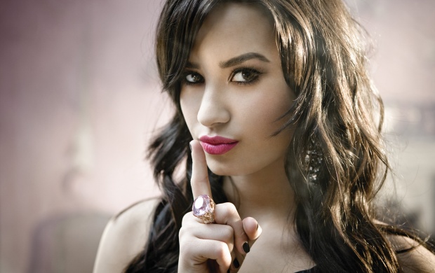 Cute Demi Lovato (click to view)