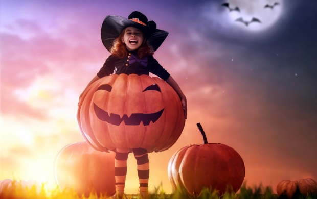 Cute Girl Enjoy Halloween (click to view)