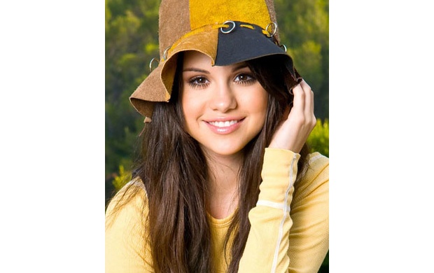 Cute Selena Gomez (click to view)