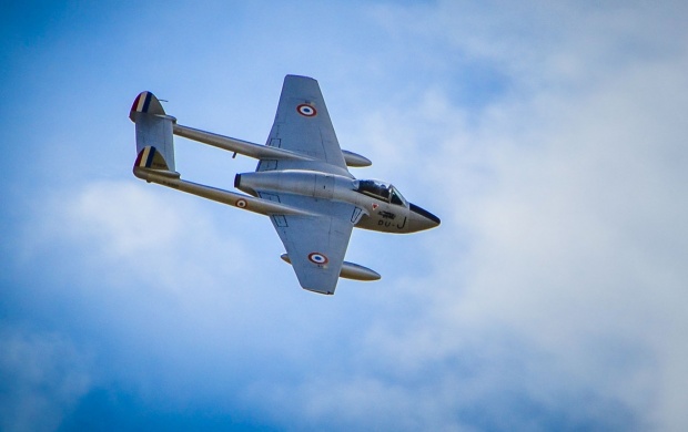 De Havilland Aircraft Blue Sky (click to view)