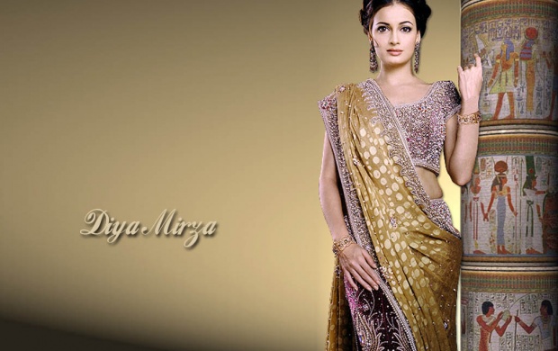 Diya Mirza In Colorfull Saree (click to view)