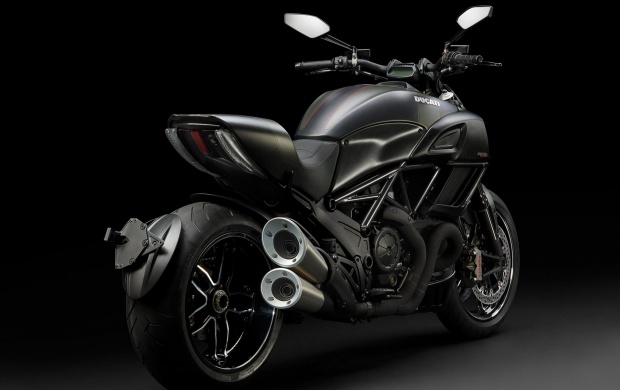 Ducati Diavel Carbon 2017 (click to view)