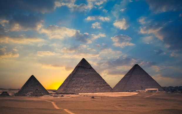 Egypt Giza Pyramids (click to view)