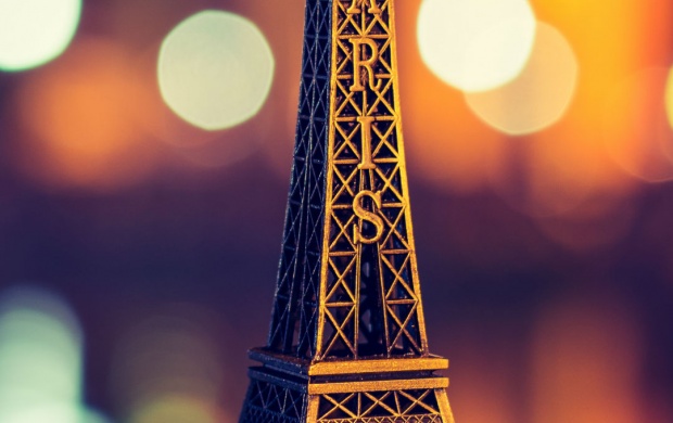 Eiffel Tower Paris Bokeh (click to view)