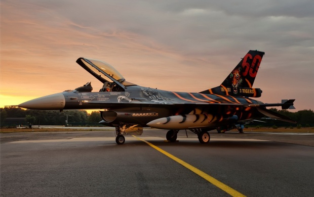 F-16 Fighter Falcon With Sunset (click to view)