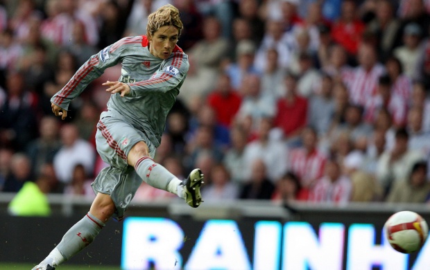 Fernando Torres kicking a Ball (click to view)