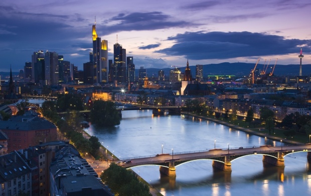 Frankfurt Bridge Night (click to view)