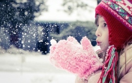Girl Mittens Snow
