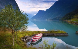 Gorgeous Lake Idle Boat
