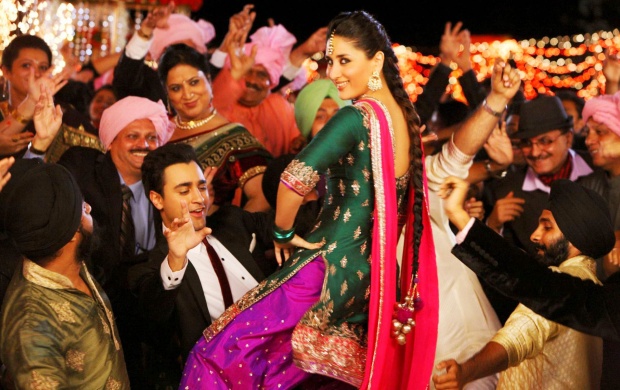 Gori Tere Pyaar Mein Tooh Song Still (click to view)