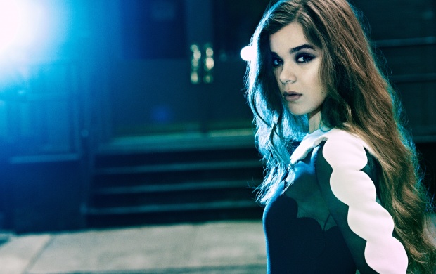 Hailee Steinfeld InStyle (click to view)