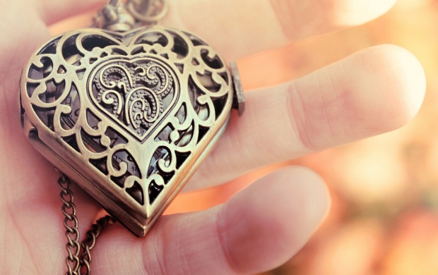 Heart Pendant Jewelry Close-Up (click to view)
